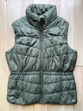 Coldwater Creek dark olive green scrunched quilted zip up vest cinched waist